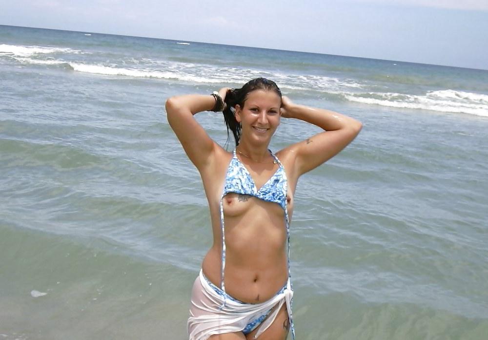 15P Amateur brunette with great ass and boobs