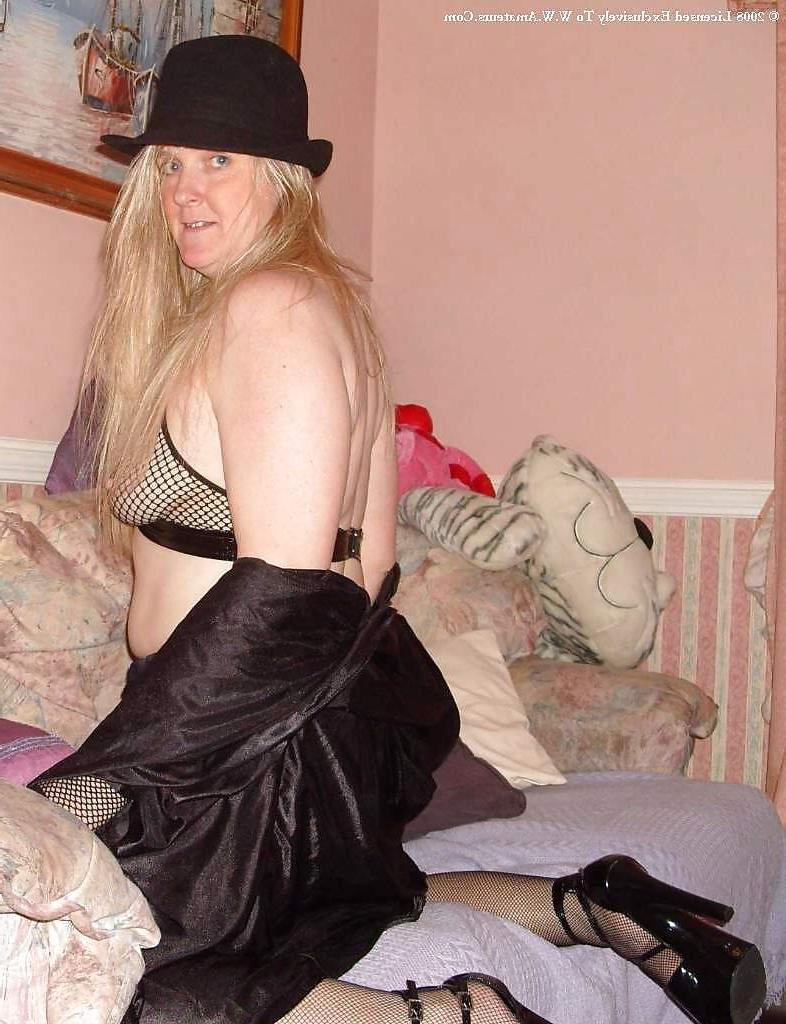 13P MATURE AMATEUR FROM EVERWHERE - Dee