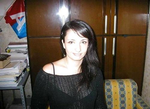 19P Amateur Slut shows her Pussy 