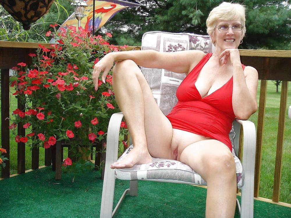 25P Amateur Bottomless 10