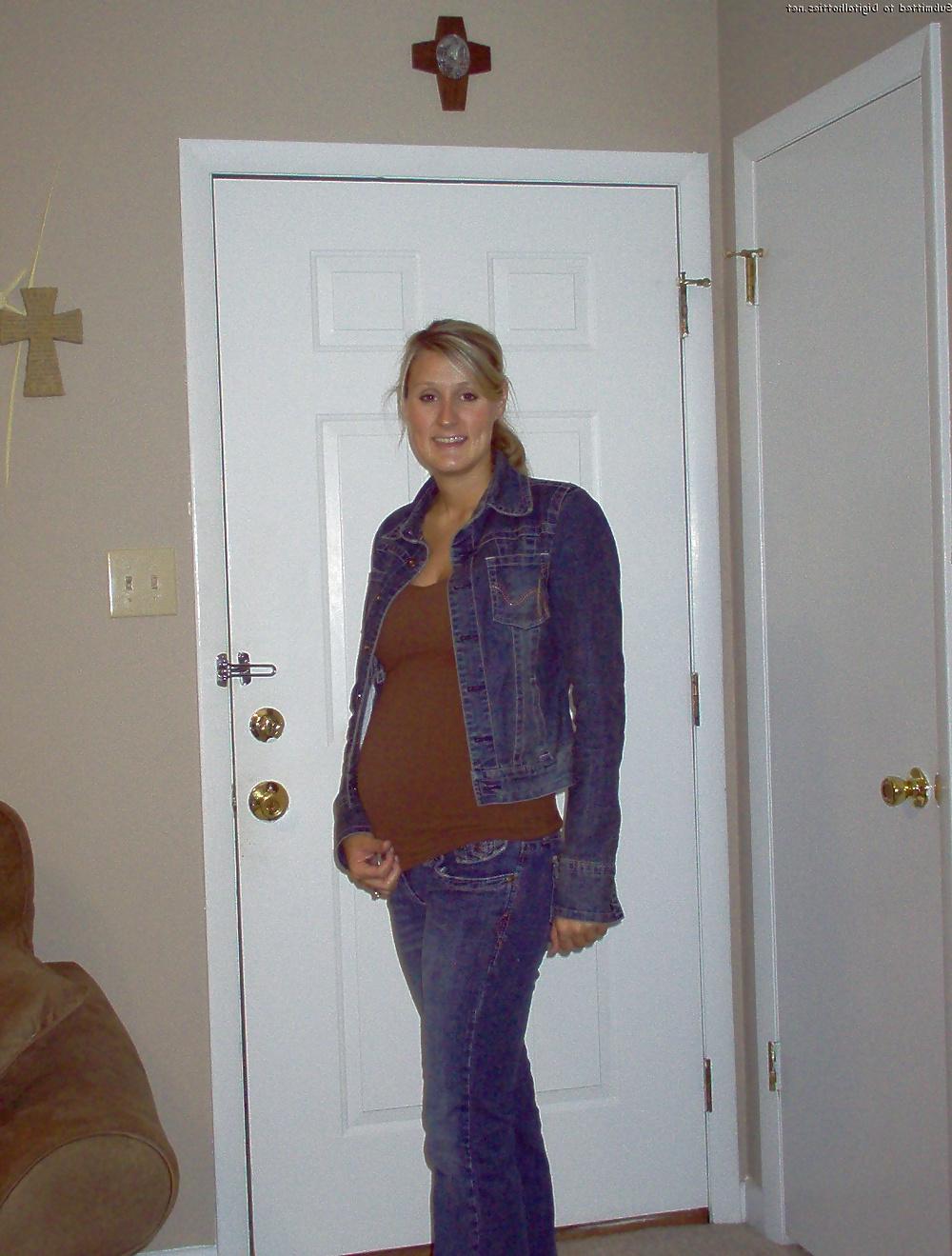 11P AMATEUR PREGNANT EX GF POSES (WheelSex)