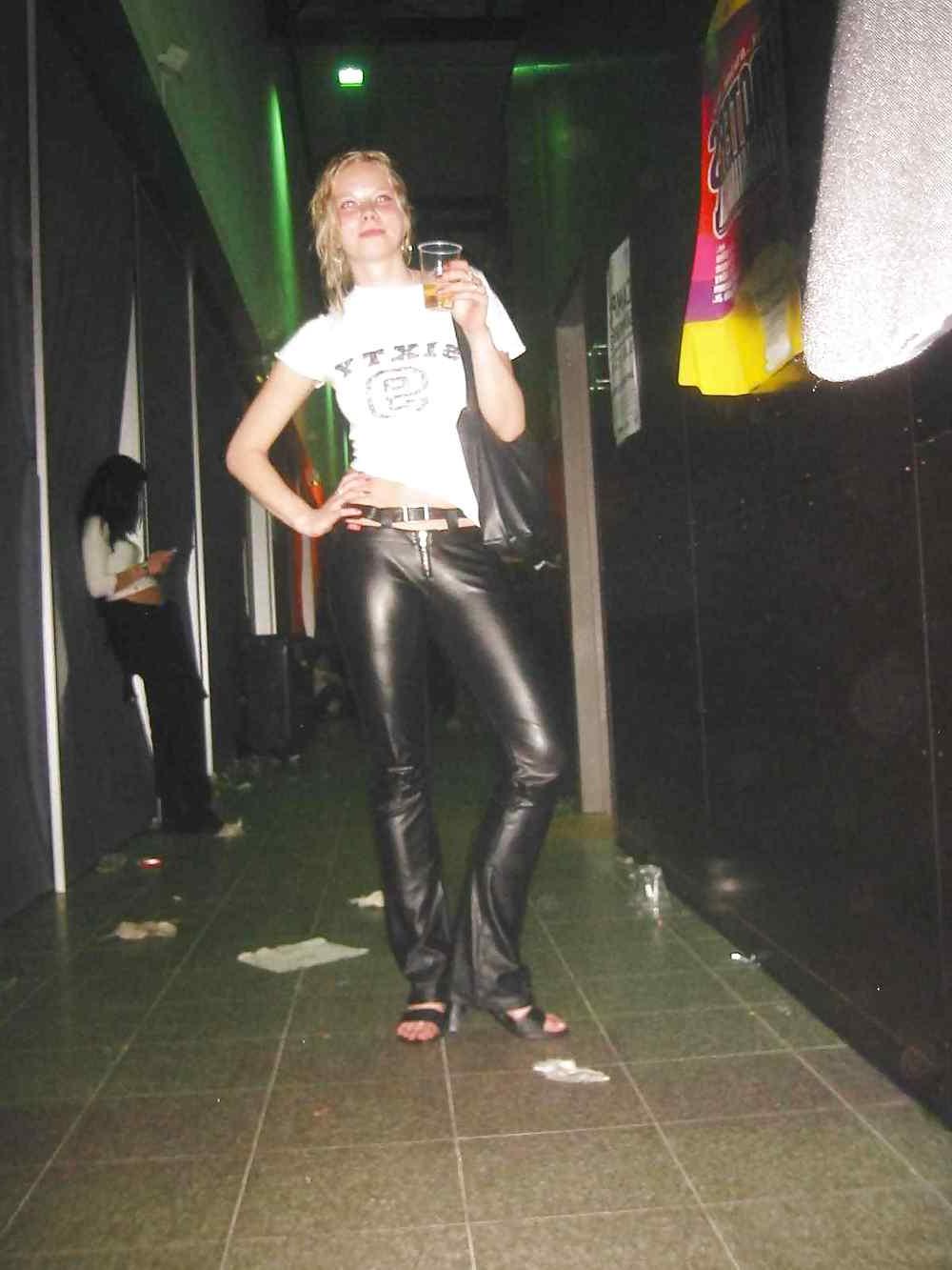 25P Amateur Photos In LaTeX by DarKKo.
