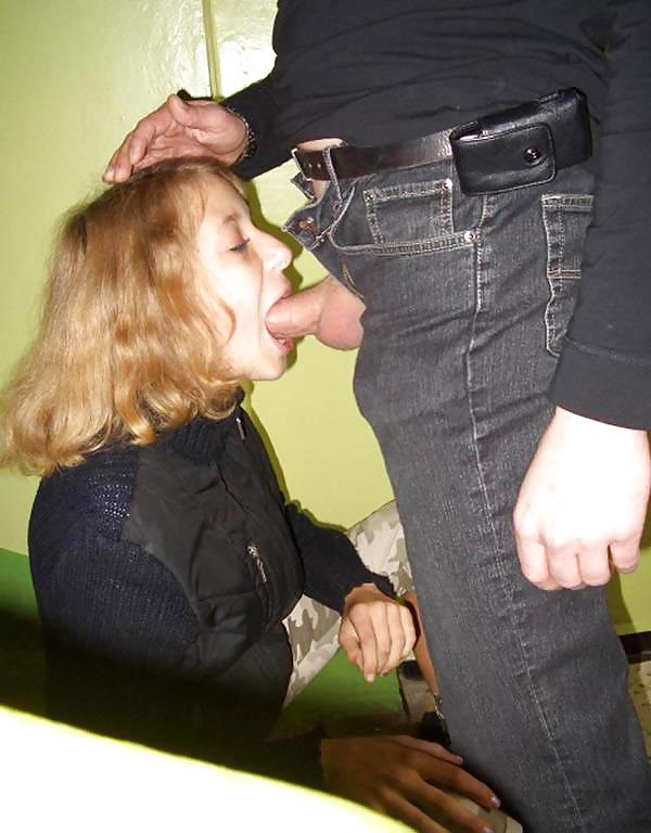 25P Amateur girls love blowjobs 9