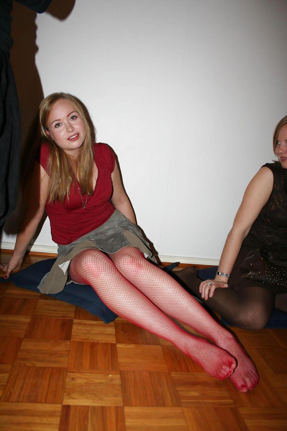 20P Amateur Young Pantyhose Feet 2