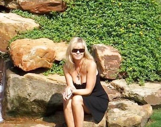 25P Mature Amateur Clothed 6