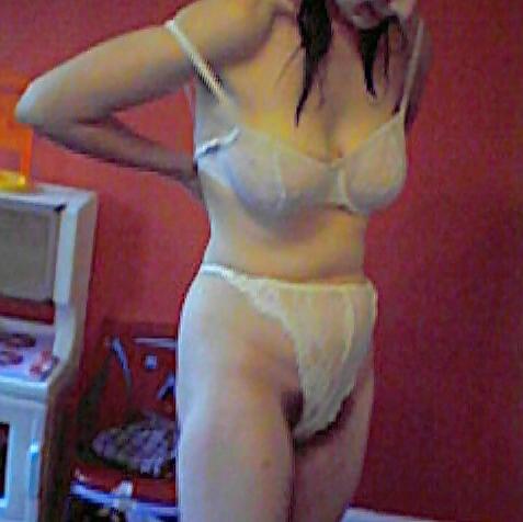 18P Amateur hairy Pussy