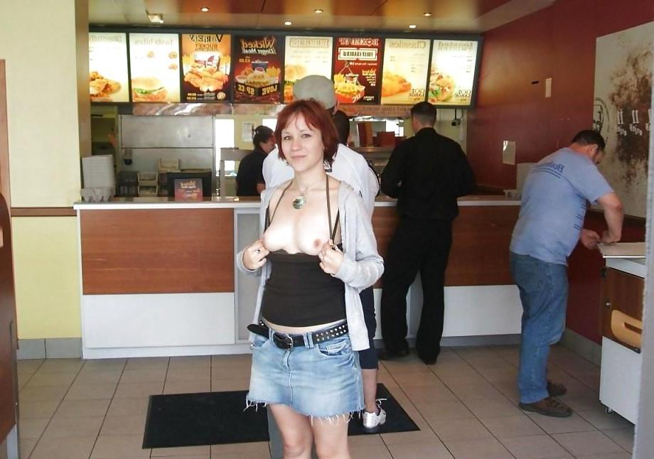 15P Redhead amateur teen show body outdoor