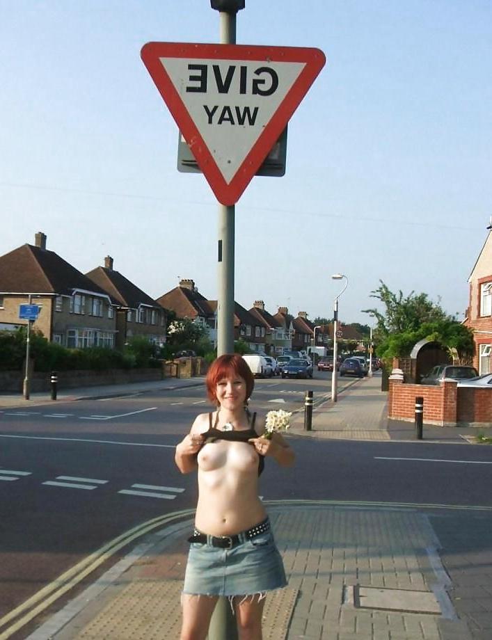 15P Redhead amateur teen show body outdoor