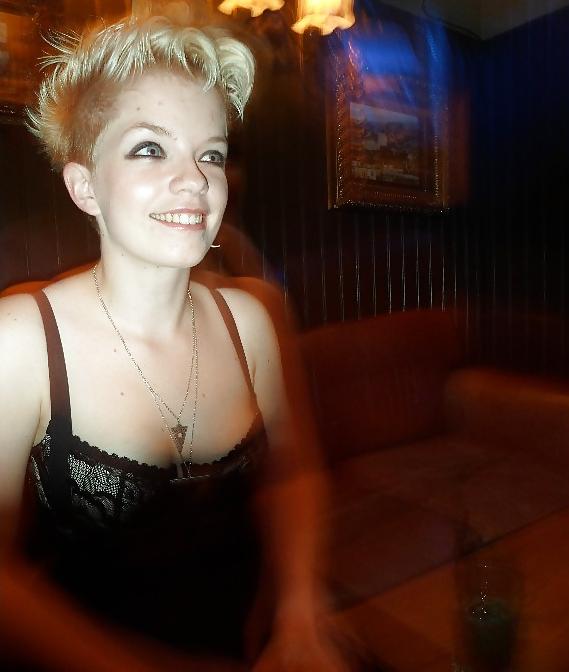 25P Amateur short hair hotties