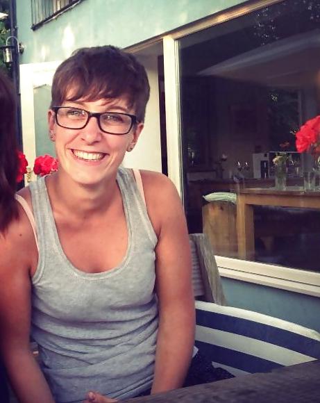 25P Amateur short hair hotties