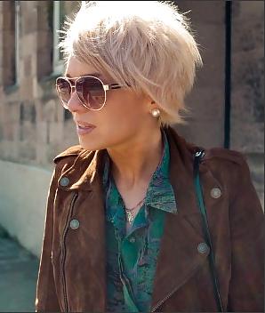 25P Amateur short hair hotties