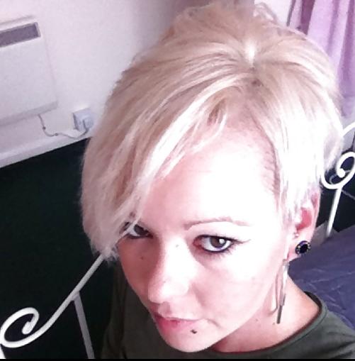 25P Amateur short hair hotties