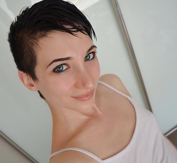 25P Amateur short hair hotties