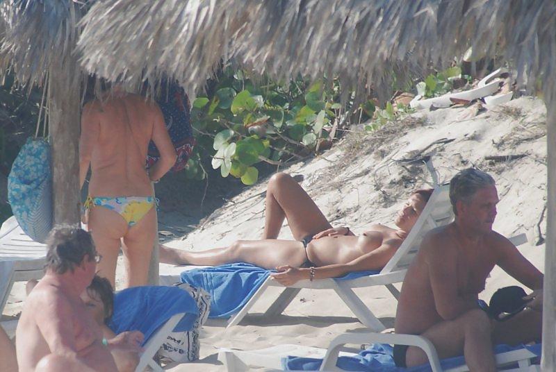 15P The Beauty of Amateur Beach Tits Big and Small