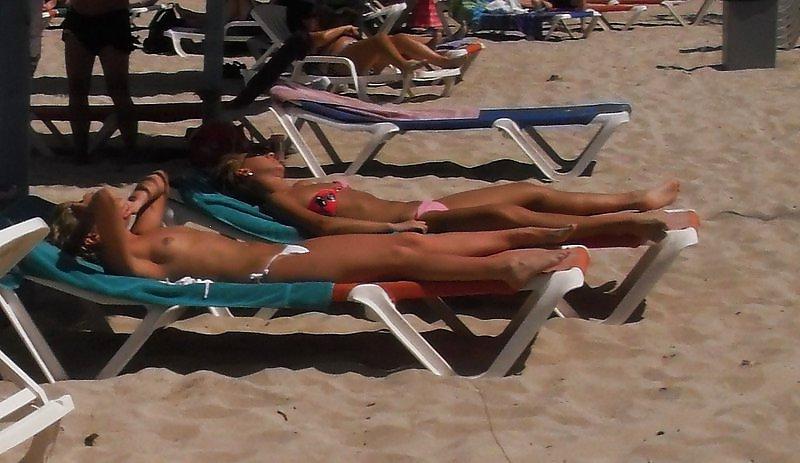 15P The Beauty of Amateur Beach Tits Big and Small