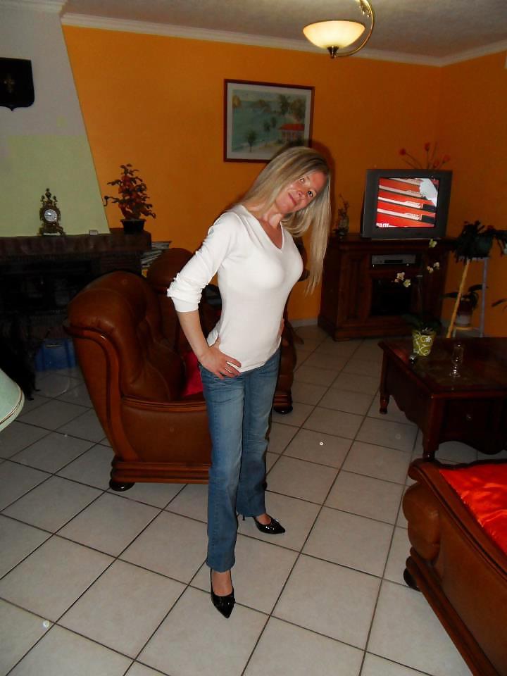 25P Slutty amateur mom Dominique from facebook
