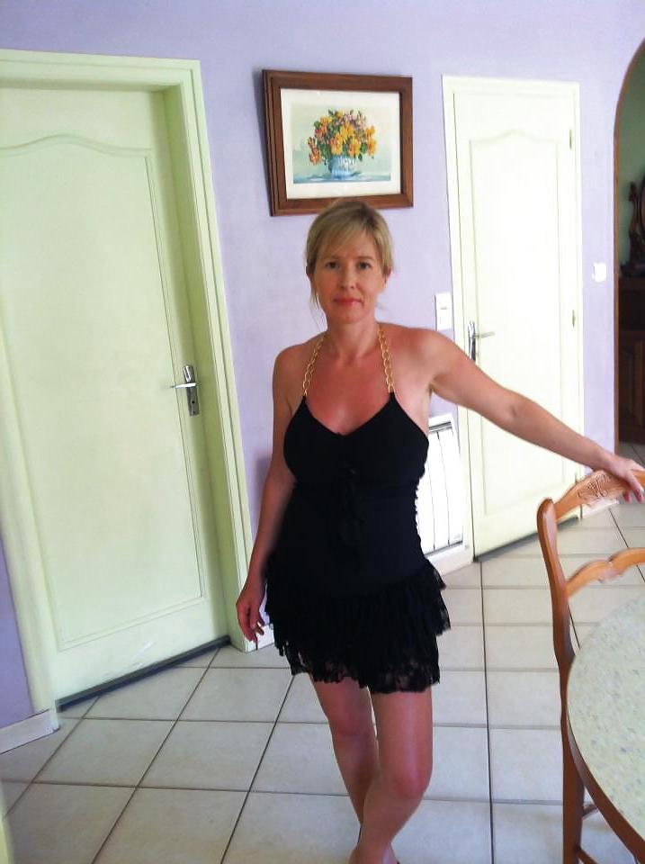 25P Slutty amateur mom Dominique from facebook