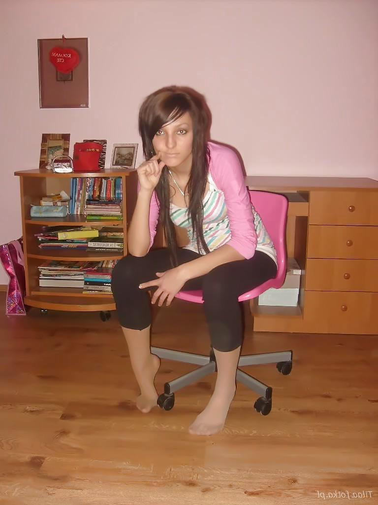 19P Amateur Young Pantyhose Feet 1
