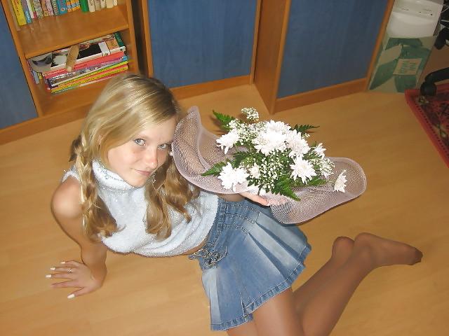 19P Amateur Young Pantyhose Feet 1