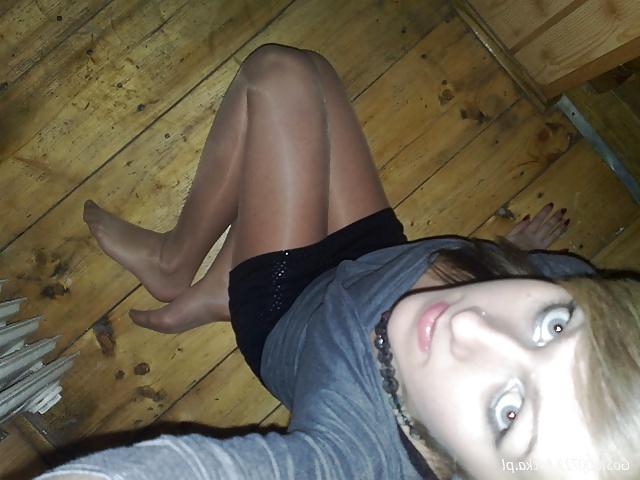 19P Amateur Young Pantyhose Feet 1