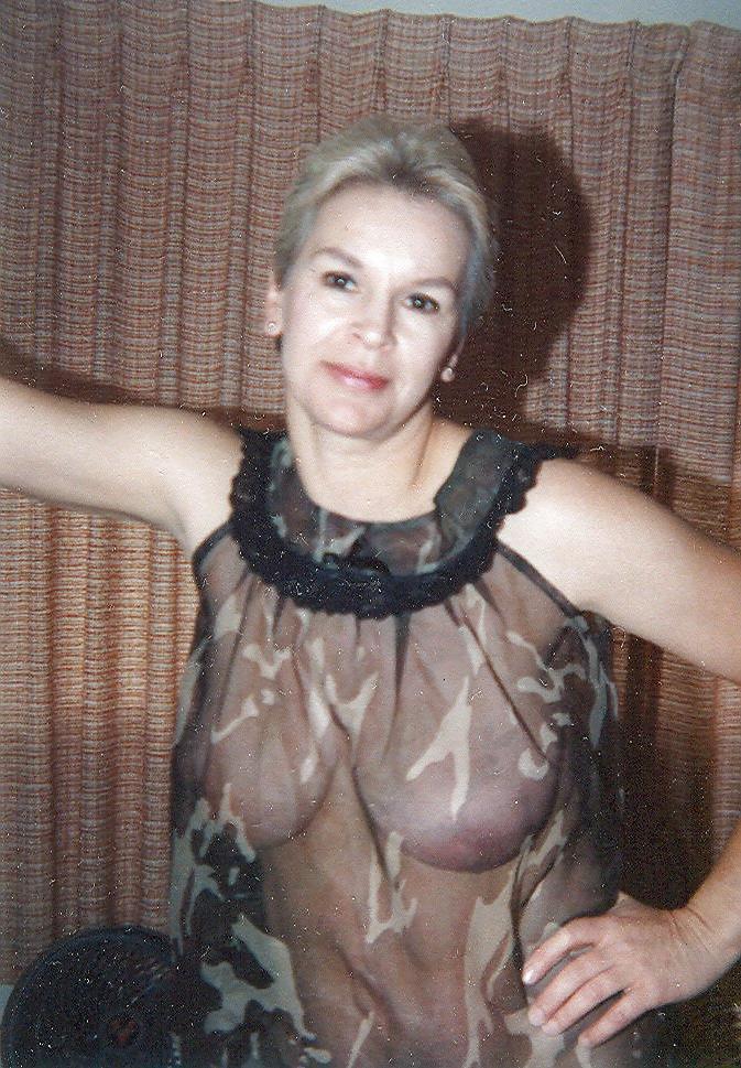 25P A Mature Amateur Houswife