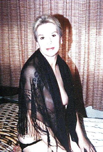 25P A Mature Amateur Houswife