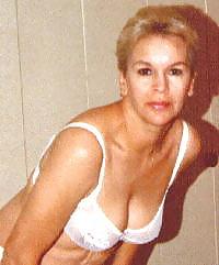 25P A Mature Amateur Houswife
