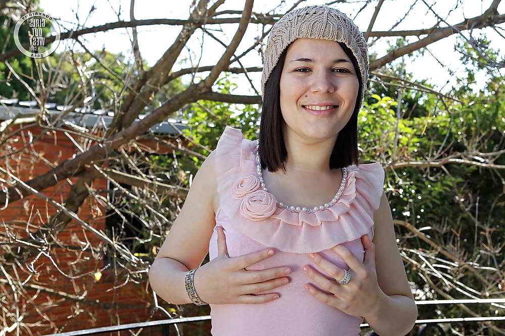 15P Amateur brunette exposing her hairy pussy outdoors