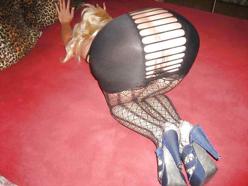 25P Amateur Mature Slut Open Holes by DarKKo