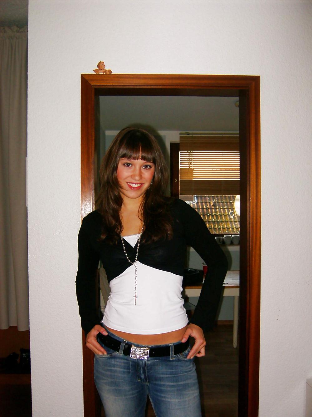 25P Pretty & Hot German Amateur Teeny Natalie