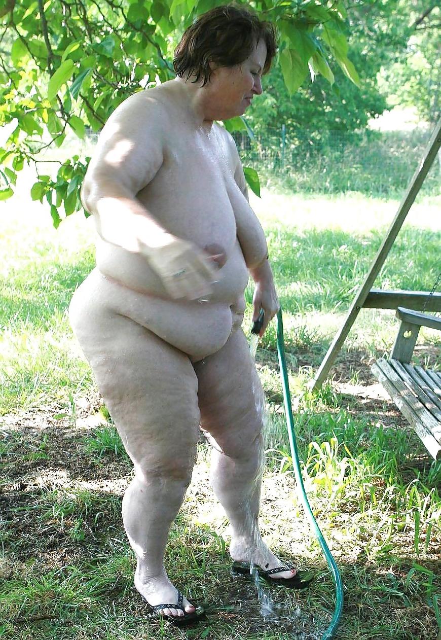 25P Some outdoor BBW Amateur  pics