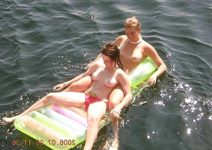25P Some Flashing amateur Girls pics