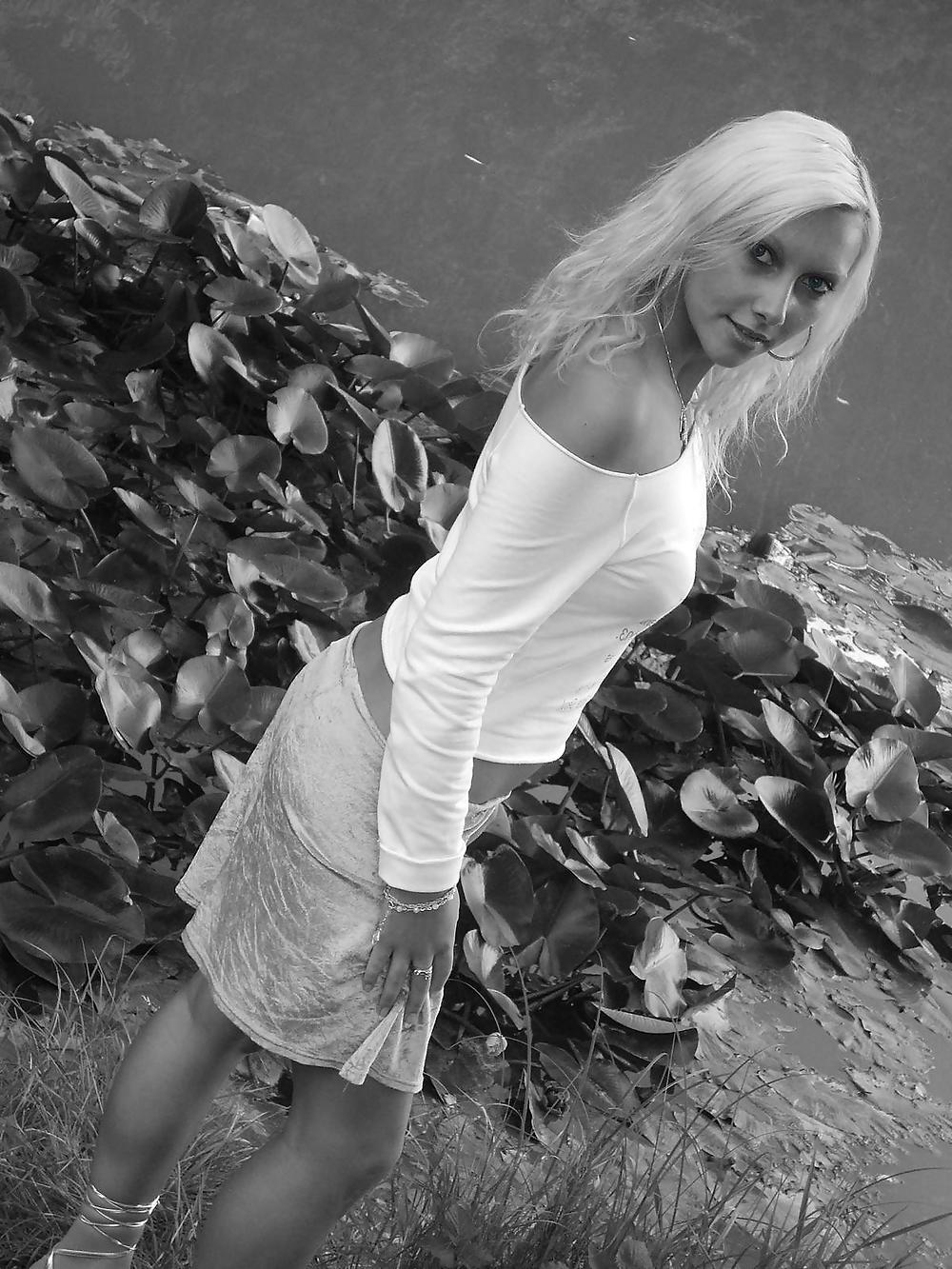 25P Amateur blond stolen holiday pics