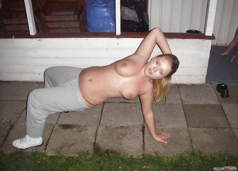25P Amateur blondes posing nude on cam