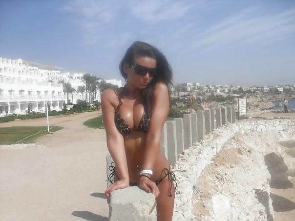 25P Big Boobed Amateur Cleavage 04