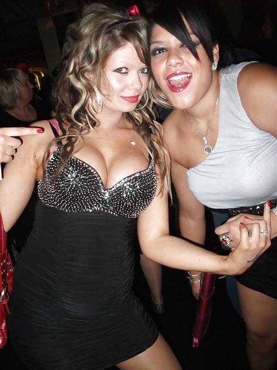 25P Big Boobed Amateur Cleavage 04