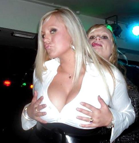 25P Big Boobed Amateur Cleavage 04
