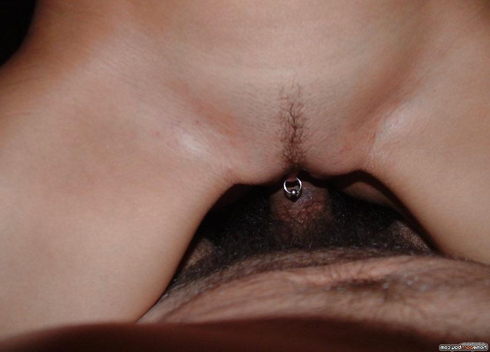 25P Russian amateur wife posing naked at home