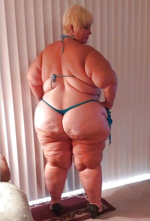 25P Granny Loves Anal