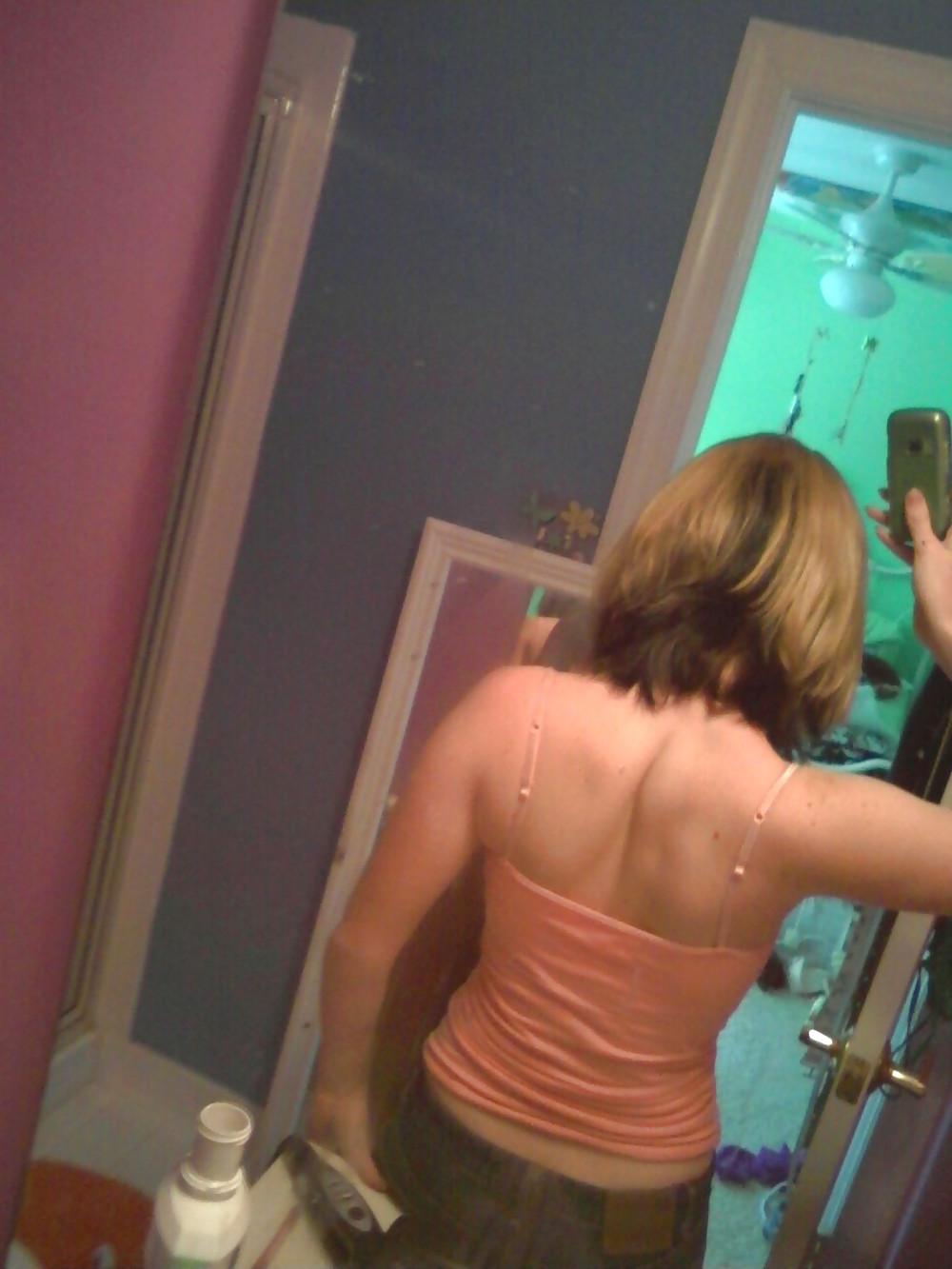 25P Amateur Teen Blonde SelfShot