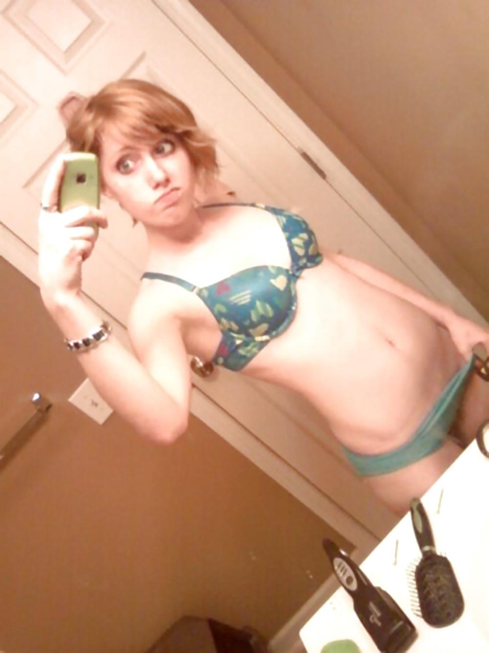 25P Amateur Teen Blonde SelfShot