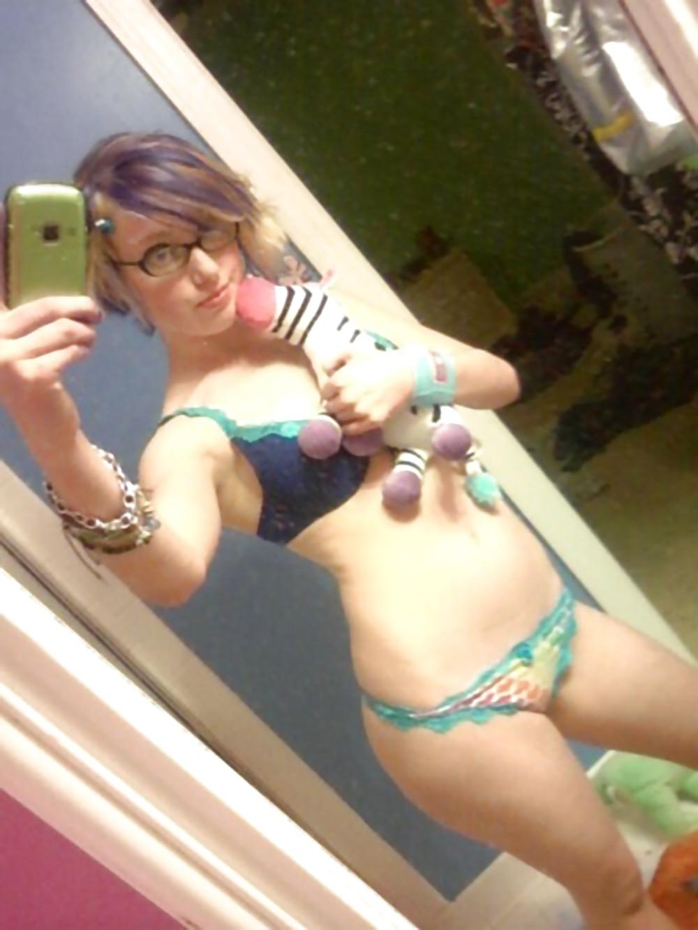 25P Amateur Teen Blonde SelfShot
