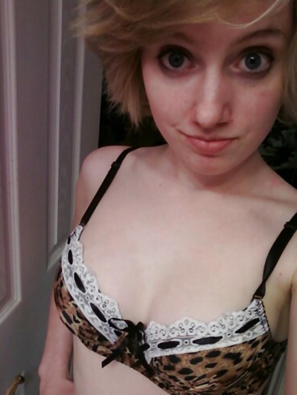 25P Amateur Teen Blonde SelfShot