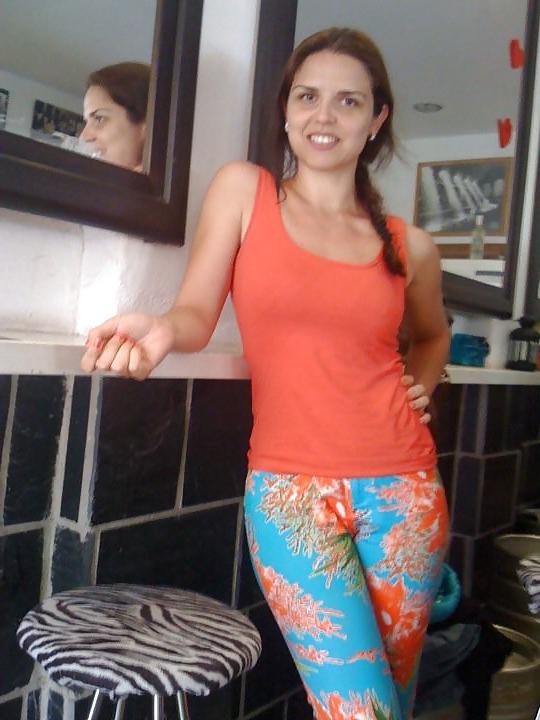 25P Brunette amateur wife