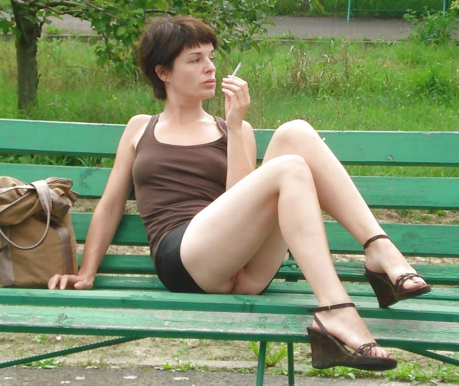 9P Amateur mature walk outdoors with out pantiess
