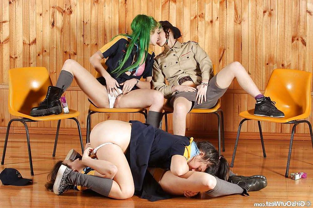 16P Hairy amateur lesbian foursome