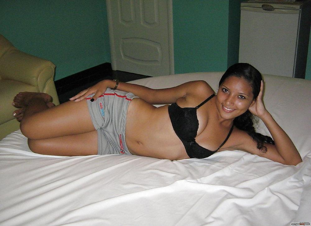 13P Naked amateur latina girl