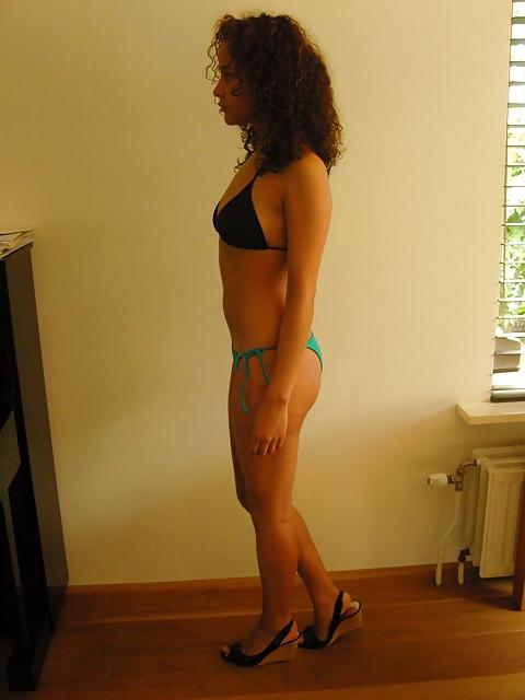 25P Amateur Brunette Babe
