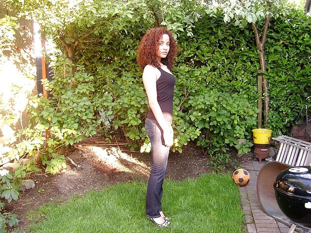 25P Amateur Brunette Babe