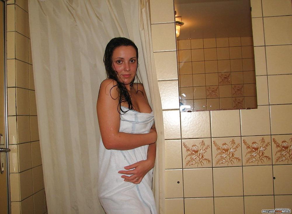 25P Real amateur couple share homemade porn pics
